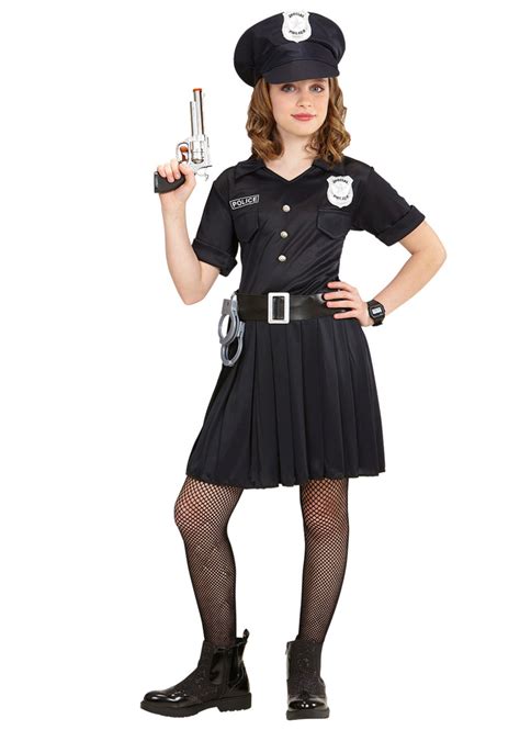 L'Importance de Porter le Costume de Policière